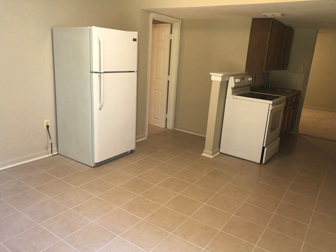 1150 sq^2 Woodbridge bright basement has a separate entrance and its own laundry room.'s room