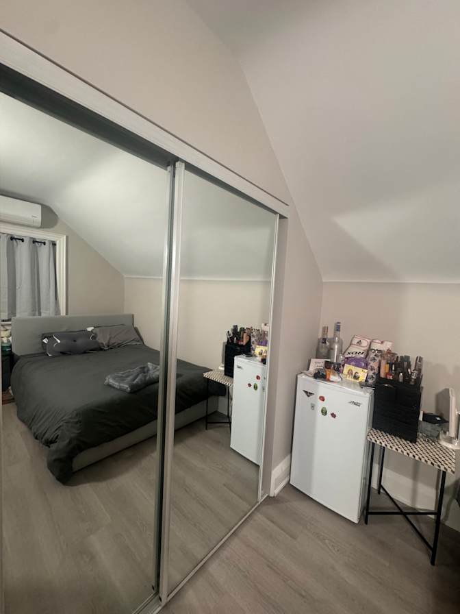Eylul Barut's room