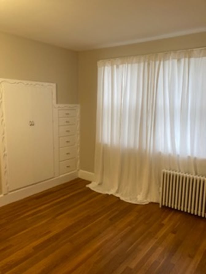 Federal Hill Roommates's room