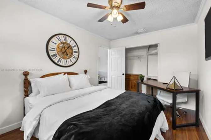 Karol G's room