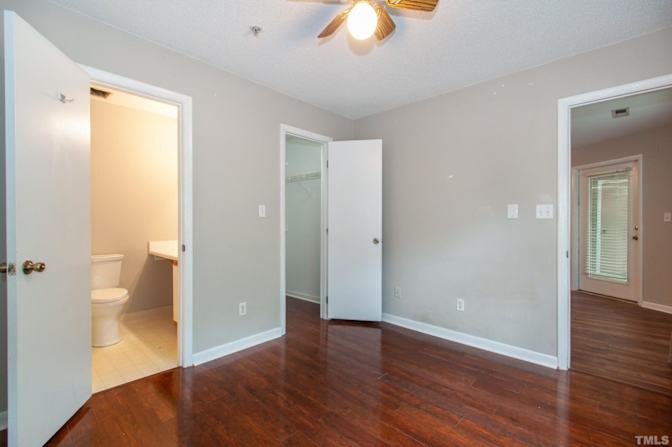 Alcove Rooms's room