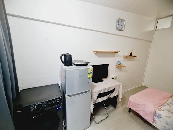 Roomy's room