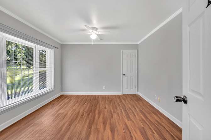 lifedoorrentals's room