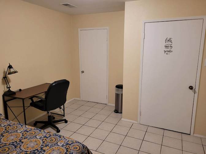 Room For Rent's room