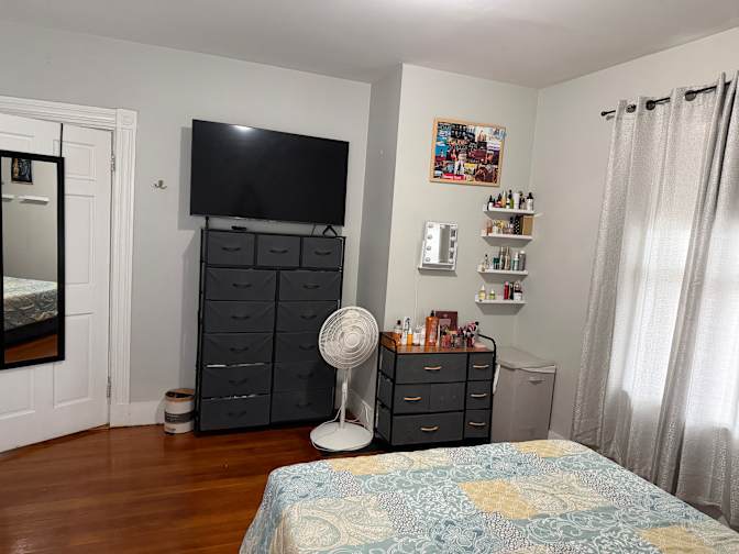 Lisa Ramos's room