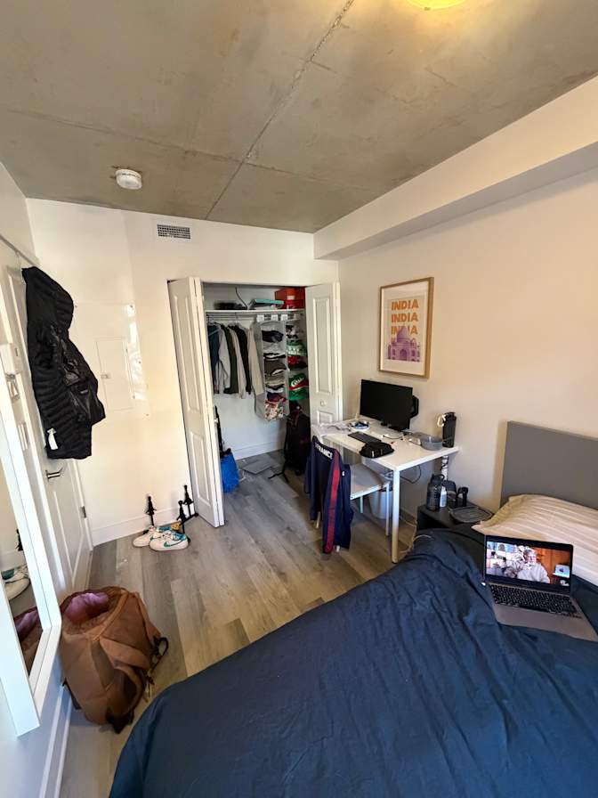Alban DUCOS's room