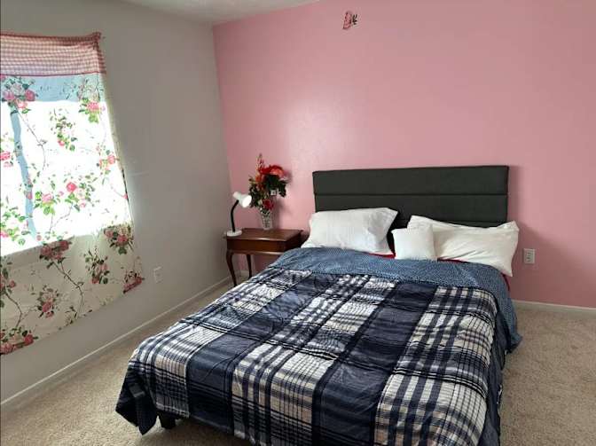 Ali H's room