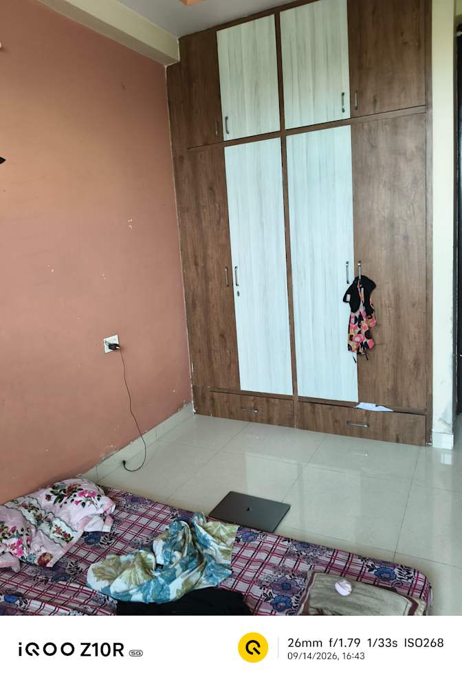 NIKKI CHAUHAN's room