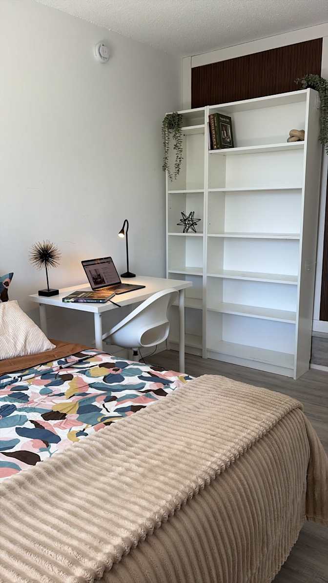 Alona's room