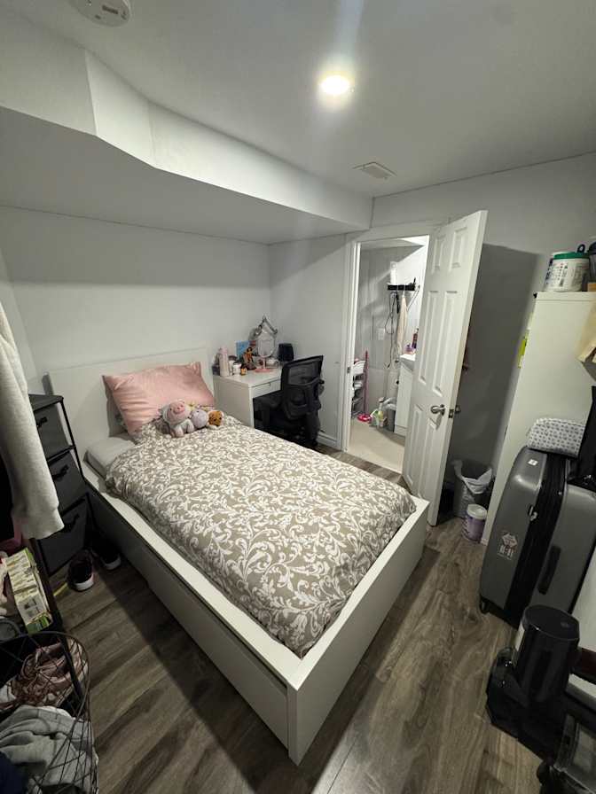 Yan's room