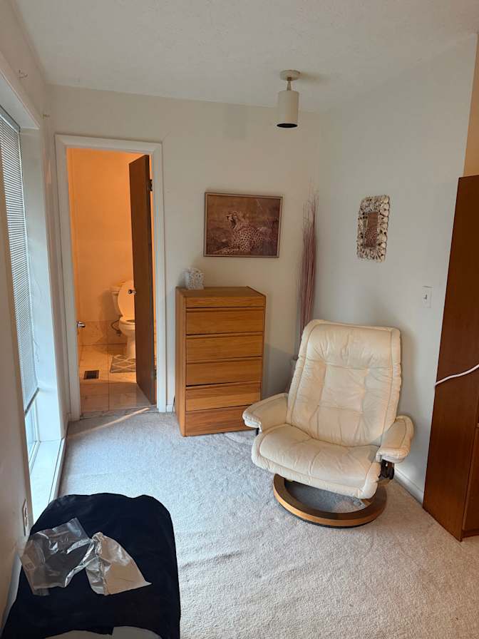 Tom's room