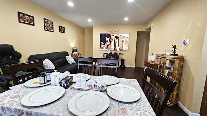 Alejandro Vargas's room