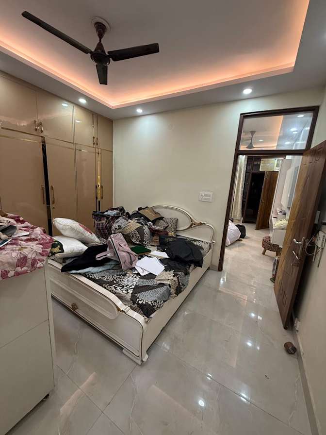 Paras's room