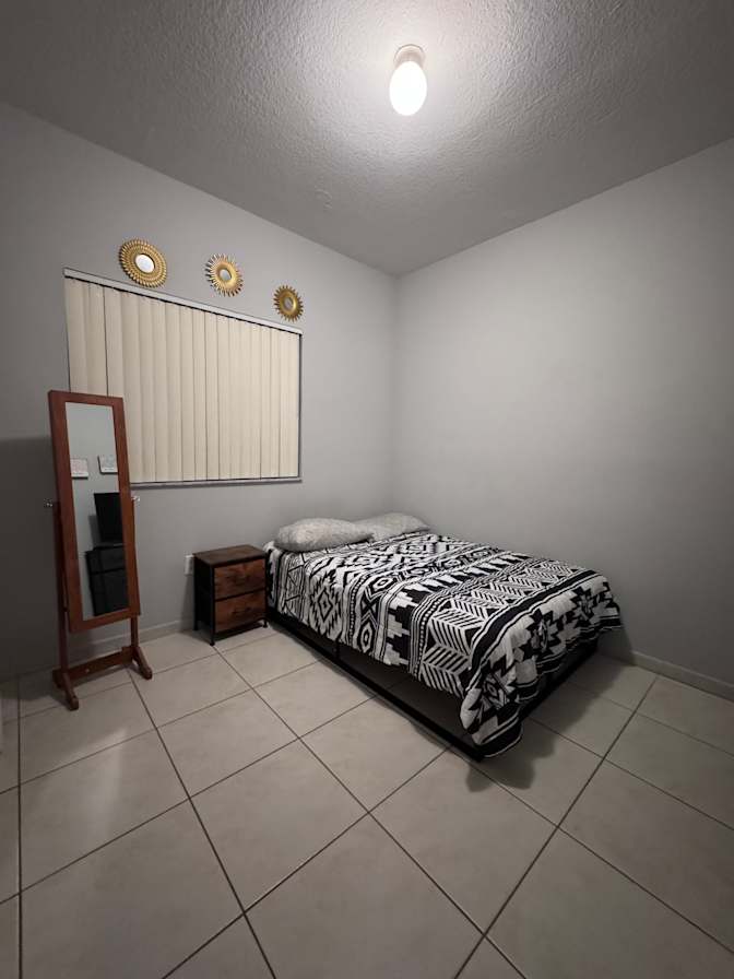 Carlos's room