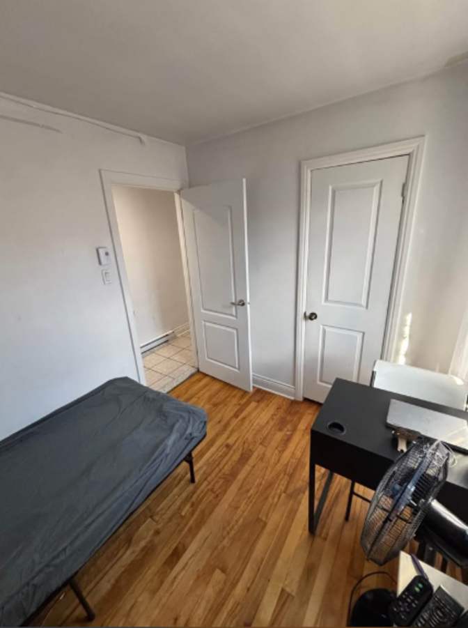 NISRINE's room