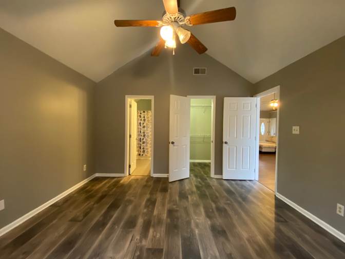 Alcove Rooms's room