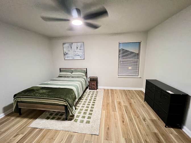 Andres's room