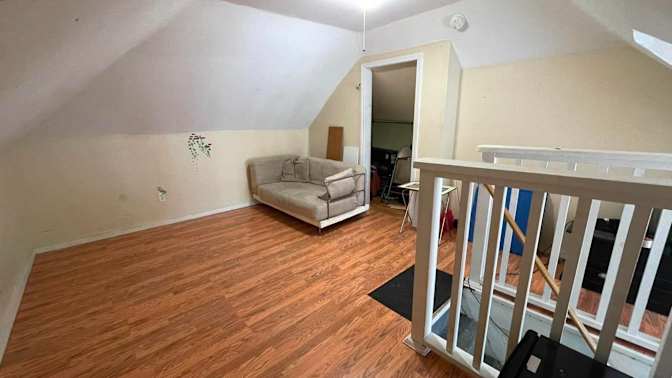 Thomas's room