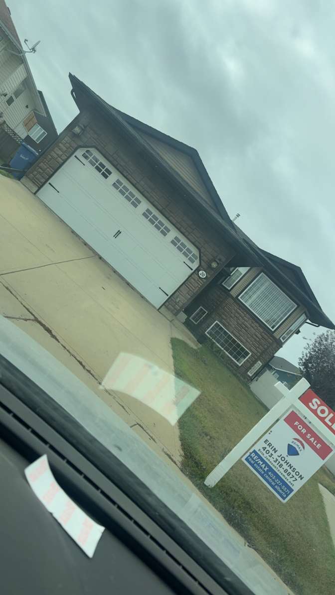 andrew vanderburg's room