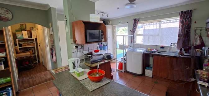 Leadsprop Properties's room