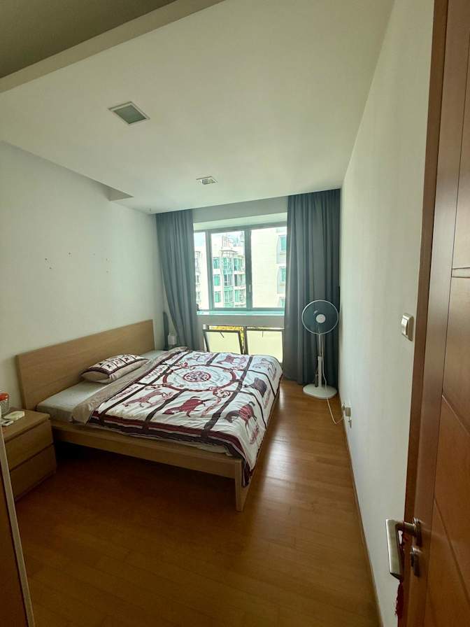 Ken's room