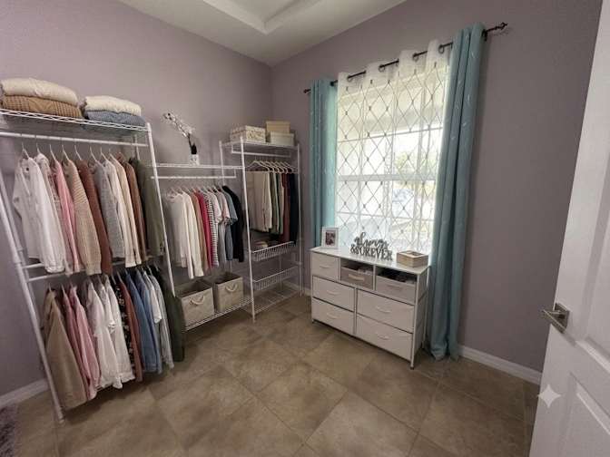 Carlos J's room