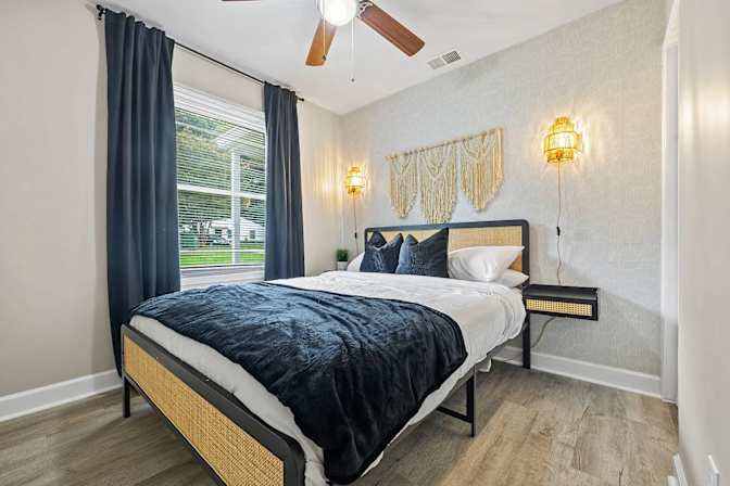 Alcove Rooms's room