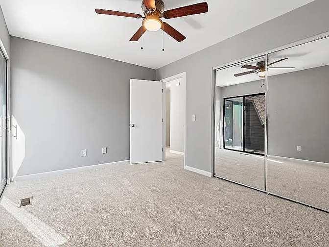 Alcove Rooms's room