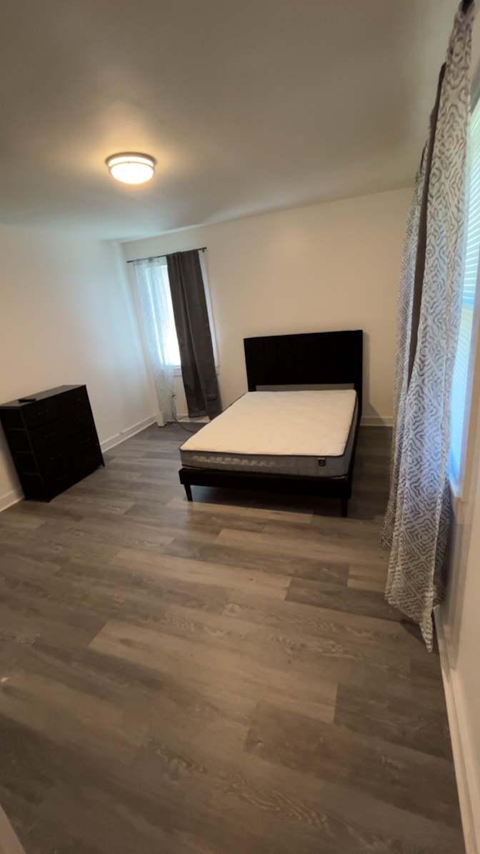 Shaniece white's room