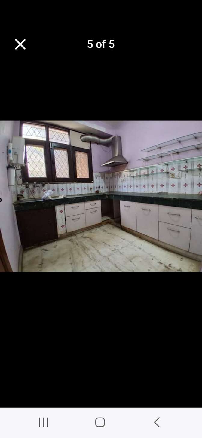 mahua BHATTACHARJEE's room