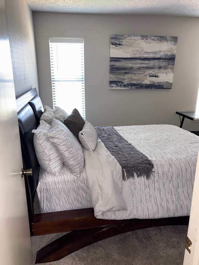 Dezmond's room