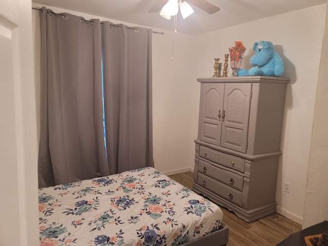 Dee's room