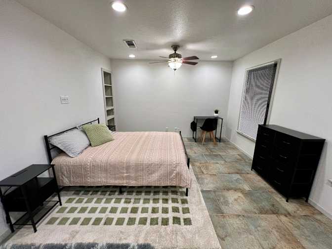 Andres's room