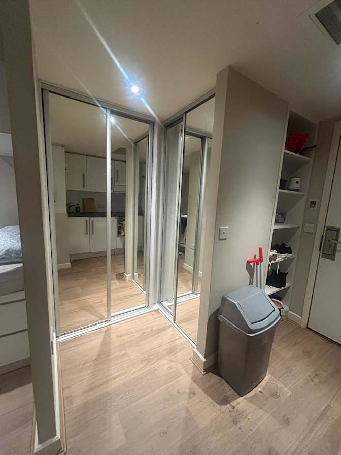 SIVANANTHINI's room
