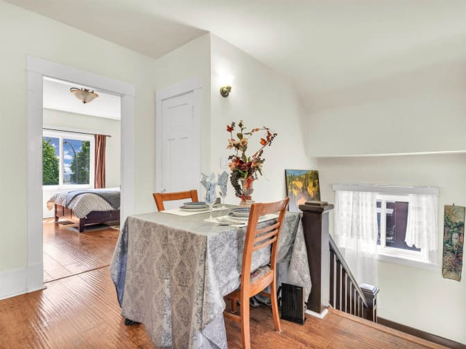 Tom (Langara Share House)'s room