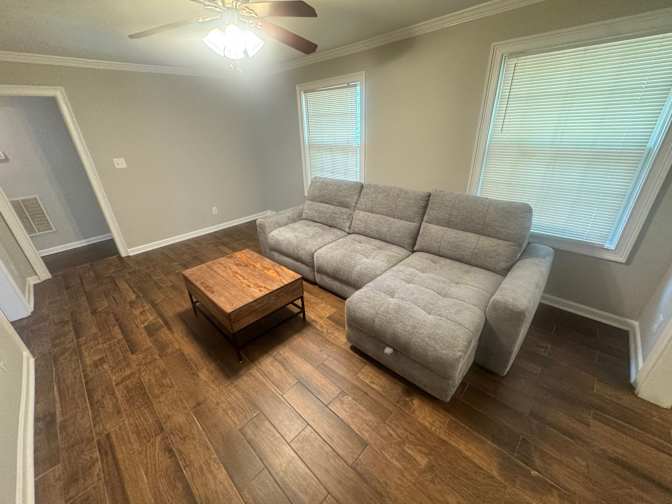 Alcove Rooms's room