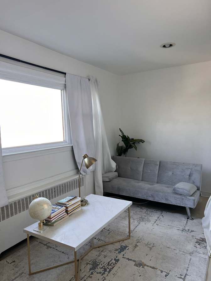Luis's room