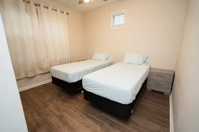 Alcove Rooms's room