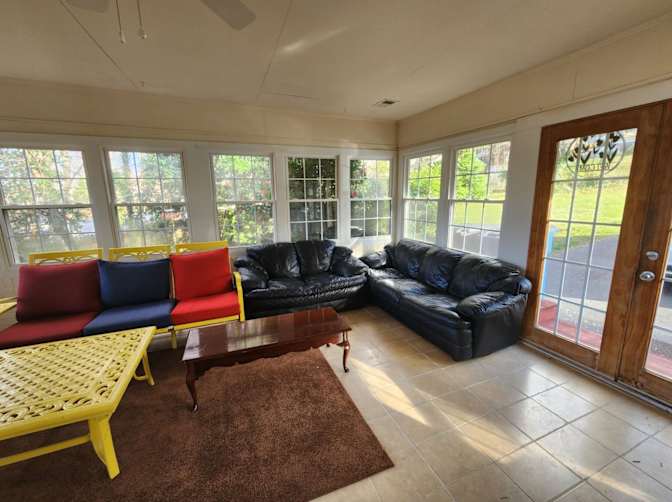 Alcove Rooms's room