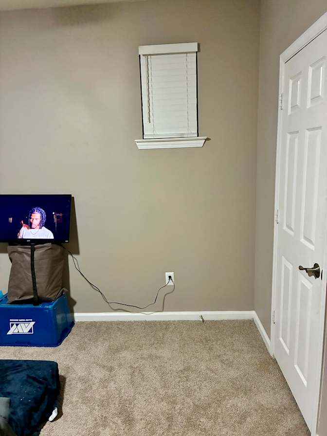 Dee's room