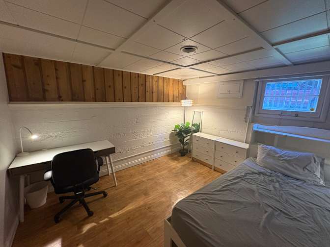 Hans's room
