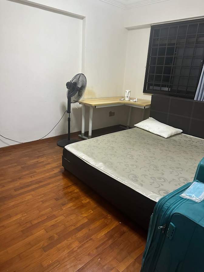 Mahes's room