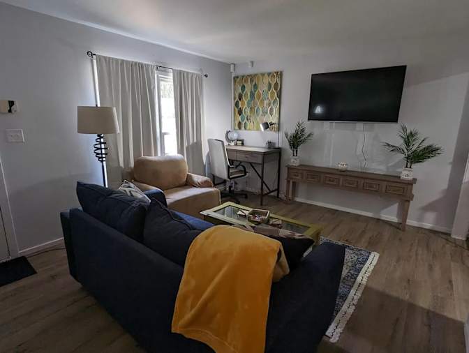 Alcove Rooms's room