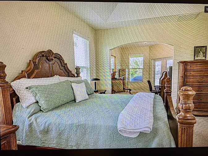 Carlos's room