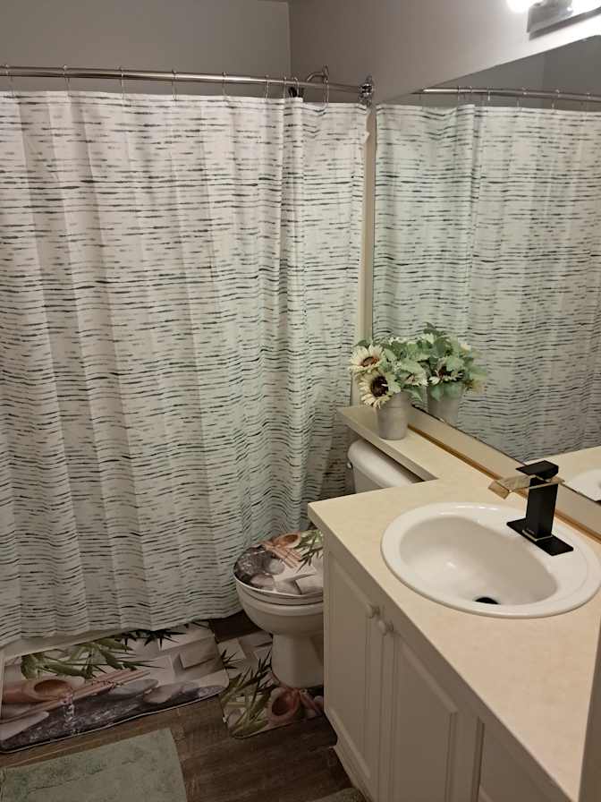 PEPE MANZANO's room