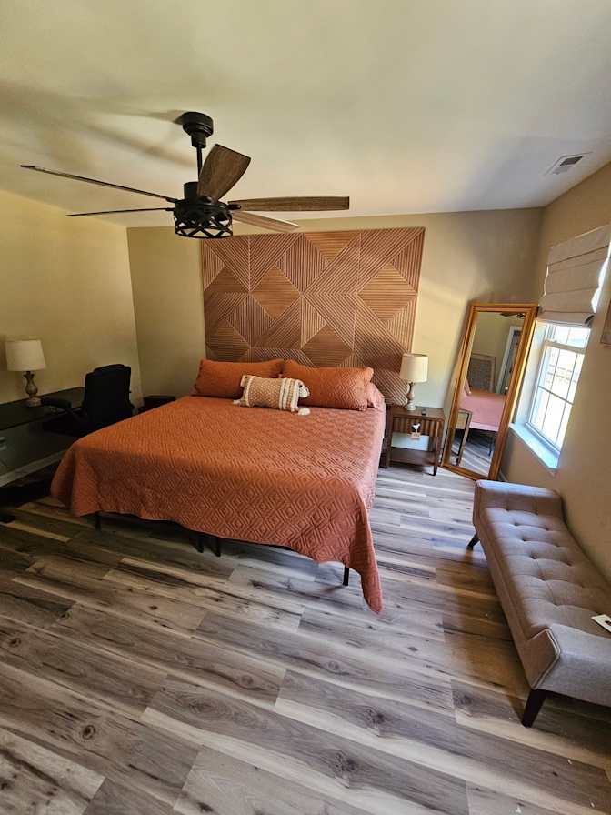 Alcove Rooms's room