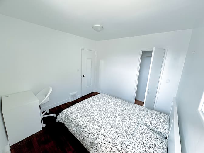 Hamid Reza's room