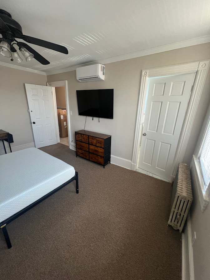 Sklaren's room