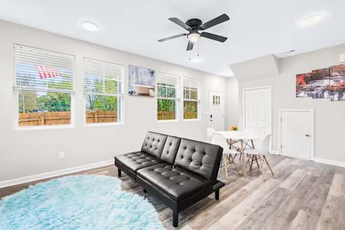 Alcove Rooms's room