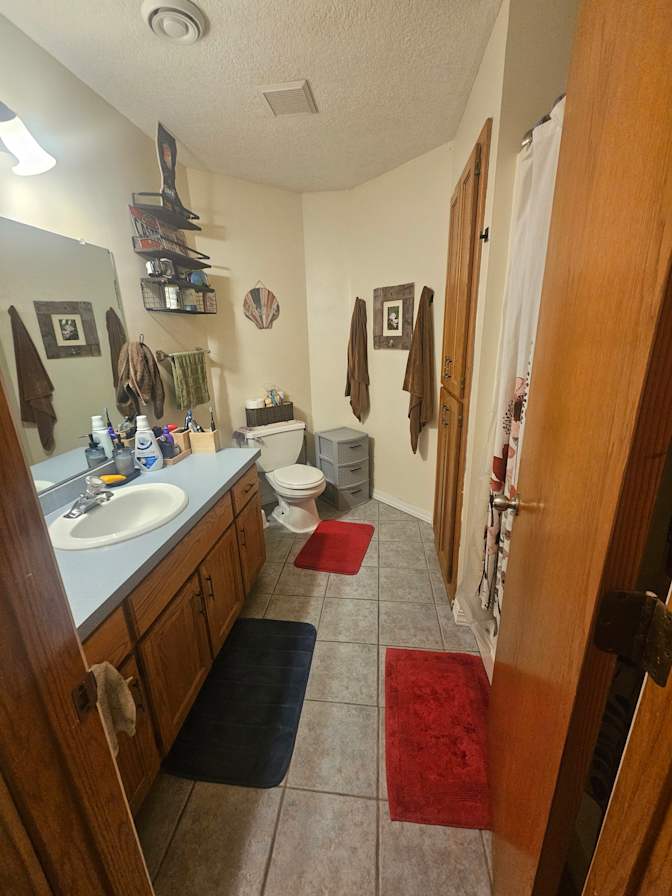 DANIEL T HELMEN's room